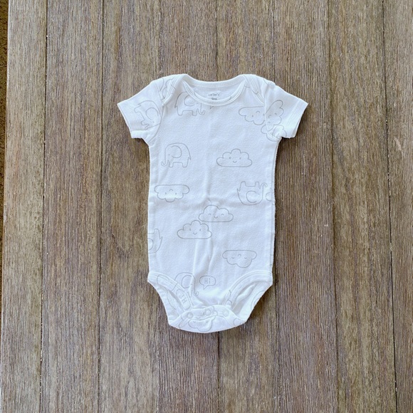4/$10 Carter’s unisex onesie bodysuit 9 months - Picture 2 of 4